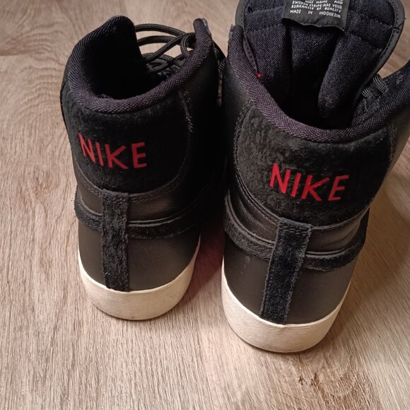 Nike Swoosh - Picture 2 of 6